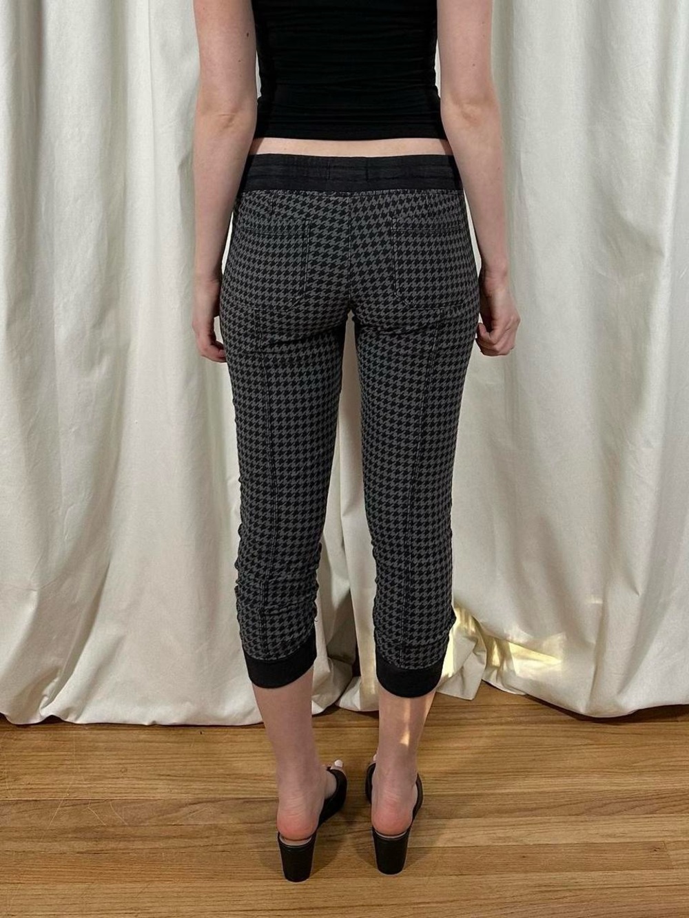 Low Rise Jogger Sweatpants - Picture 4 of 8